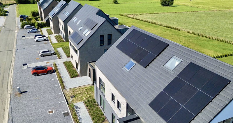 panneaux solaires JNL 430 sur plusieurs maisons à Clermont-sous-Huy