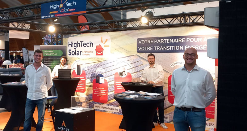 commerciaux photovoltaïques pendant un salon